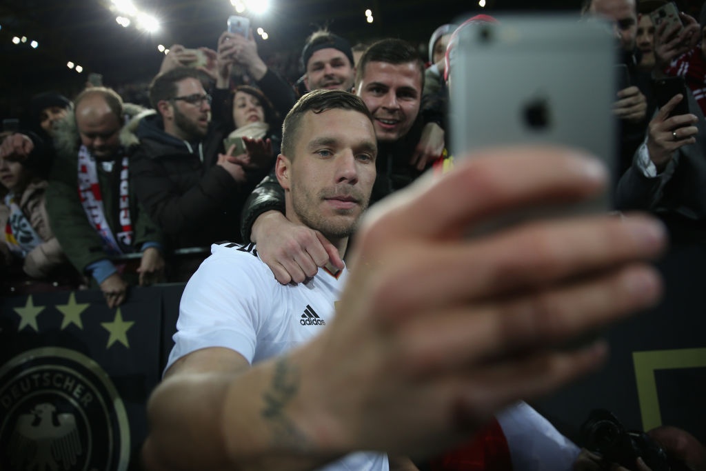 Podolski giup tuyen Duc danh bai DT Anh anh 2