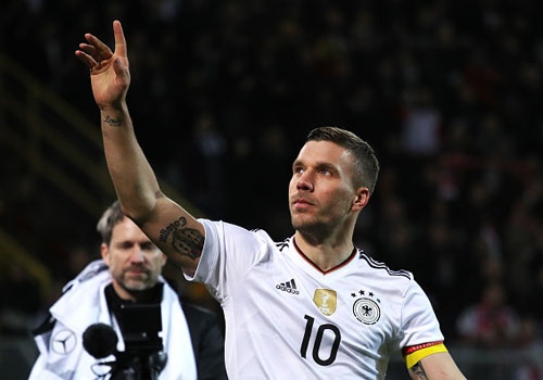 Giup tuyen Duc danh bai Anh, Podolski giai nghe hinh anh