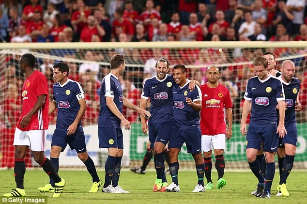 Doi huyen thoai MU that bai 0-3 anh 4