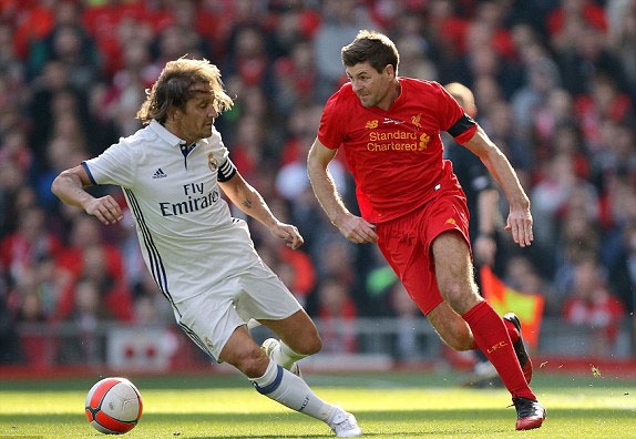 Doi huyen thoai Real thua 3-4 anh 2