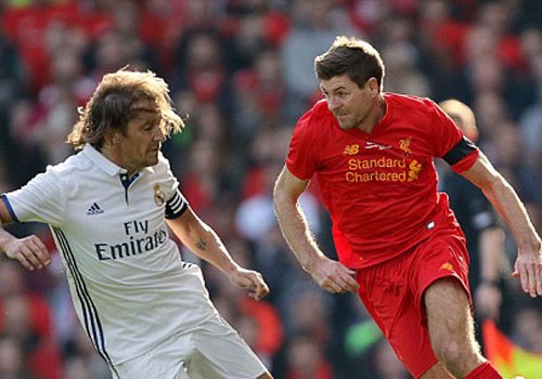 Doi huyen thoai Real cua Figo thua 3-4 tren san Anfield hinh anh