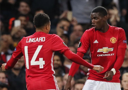 Lingard cua MU khieu vu khien dong doi bat cuoi hinh anh