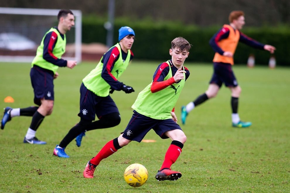 Chelsea chieu mo cau thu 15 tuoi anh 1