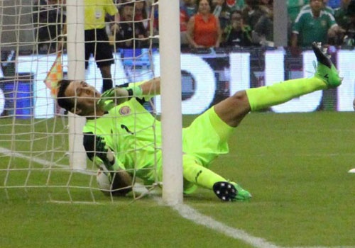 Zidane dau dau khi Navas tiep tuc mac sai lam hinh anh