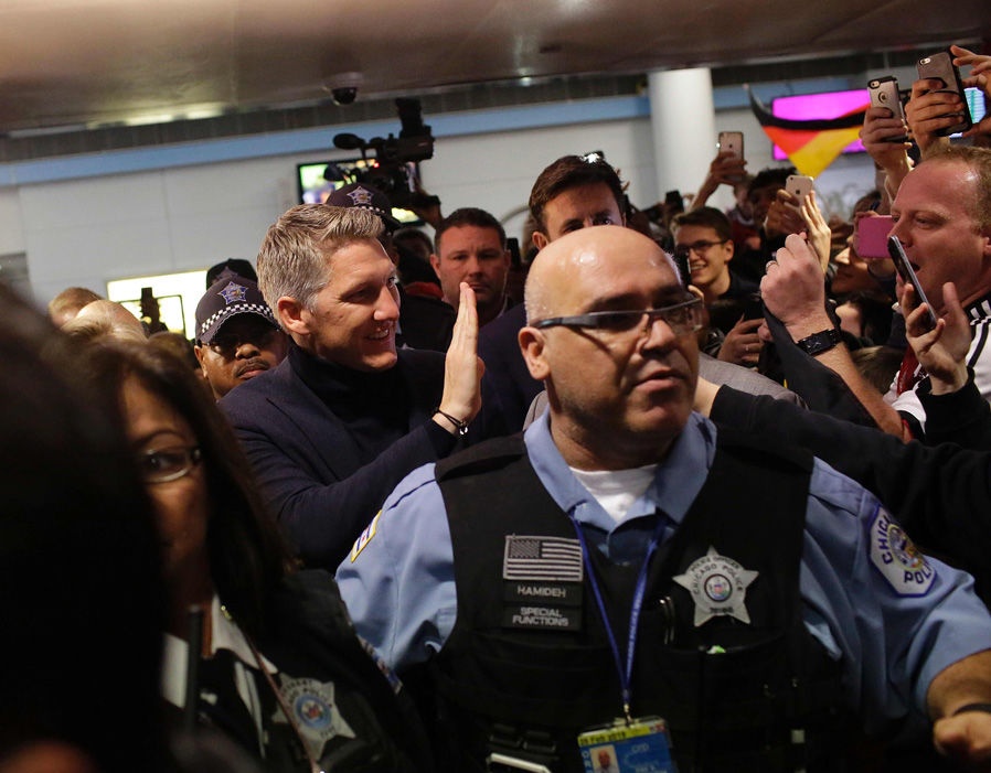 Schweinsteiger được chào đón như người hùng ảnh 7 Schweinsteiger duoc chao don nhu nguoi hung anh 7