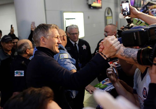 Schweinsteiger duoc chao don nhu nguoi hung khi den My hinh anh