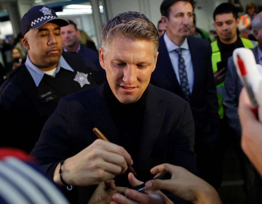 Schweinsteiger được chào đón như người hùng ảnh 5 Schweinsteiger duoc chao don nhu nguoi hung anh 5