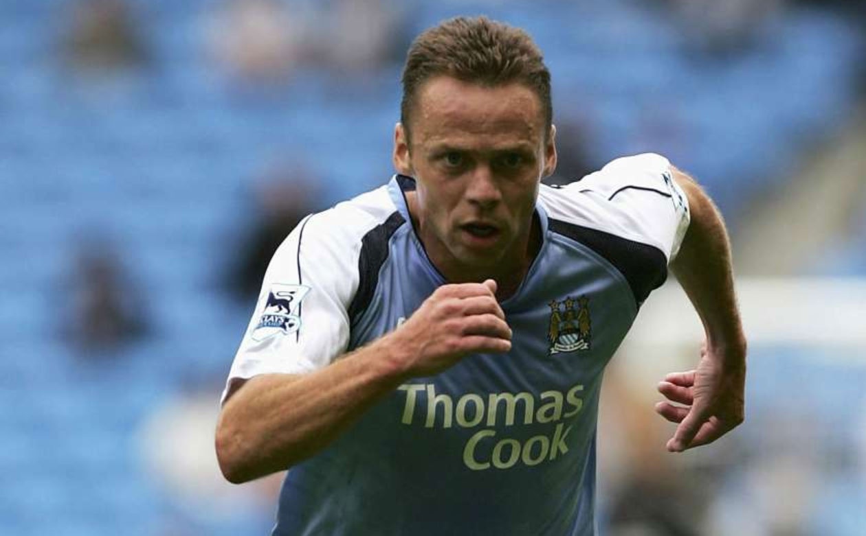 Cau thu khoac ao Arsenal,  Man City anh 7