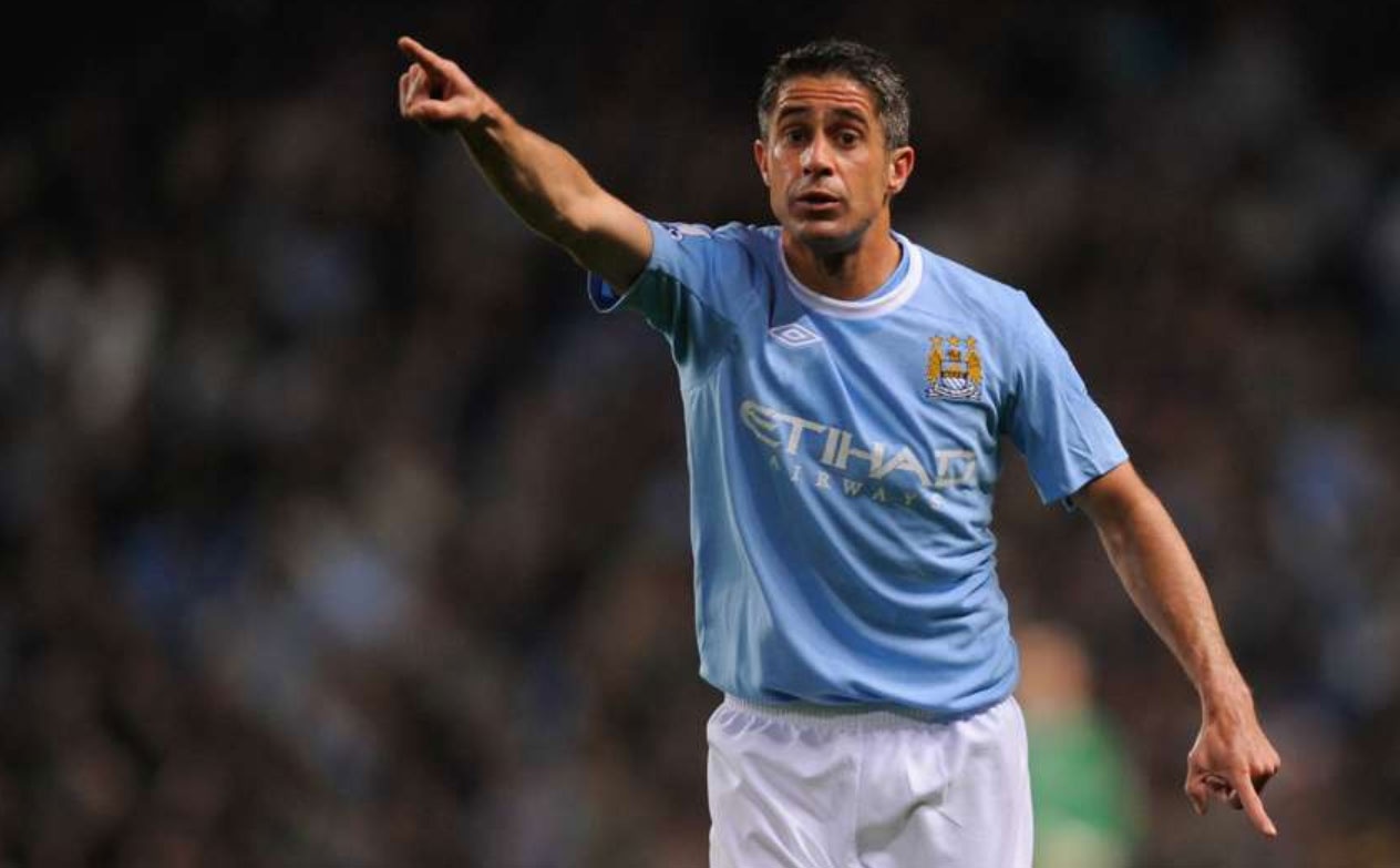 Cau thu khoac ao Arsenal,  Man City anh 3