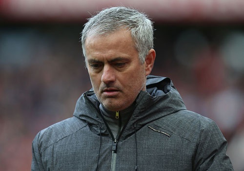 Mourinho khong hay hon Van Gaal khi dan dat MU hinh anh