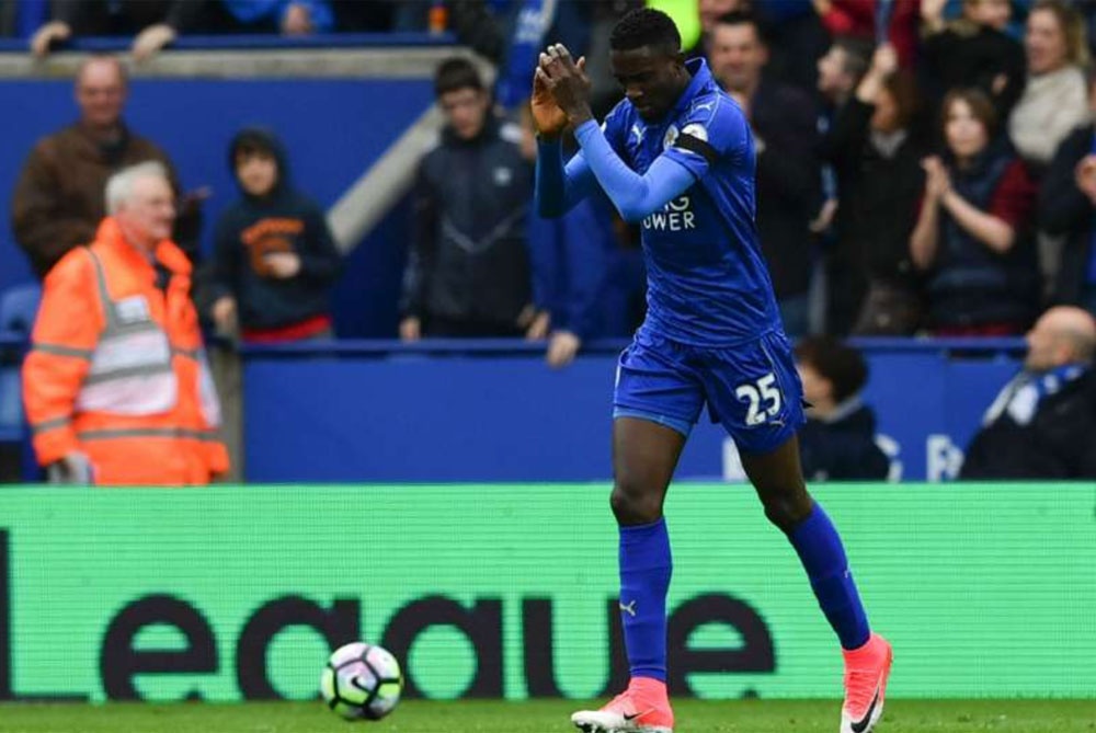 Carrick vao doi hinh hay nhat vong 30 anh 8