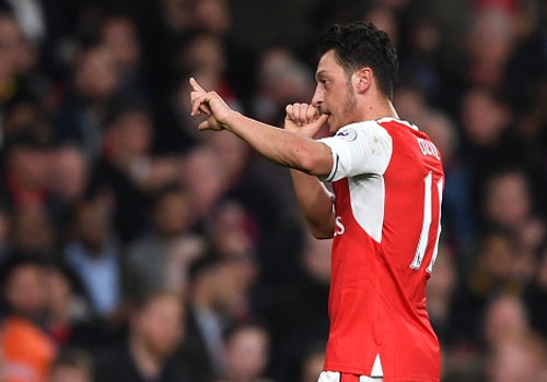 Arsenal thong linh doi hinh hay nhat vong 31 Premier League hinh anh