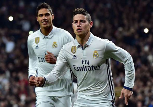 Real de nghi doi James va Varane lay De Gea hinh anh