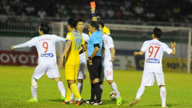 HLV HAGL: 'Trong tai lam nat tran dau hom nay' hinh anh