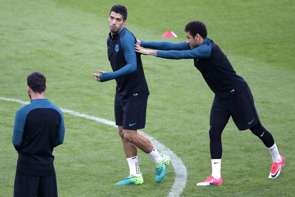 Barca xếp vòng tròn đá bóng ma ảnh 7 Barca xep vong tron da bong ma anh 7