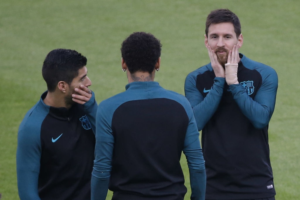 Barca xếp vòng tròn đá bóng ma ảnh 5 Barca xep vong tron da bong ma anh 5