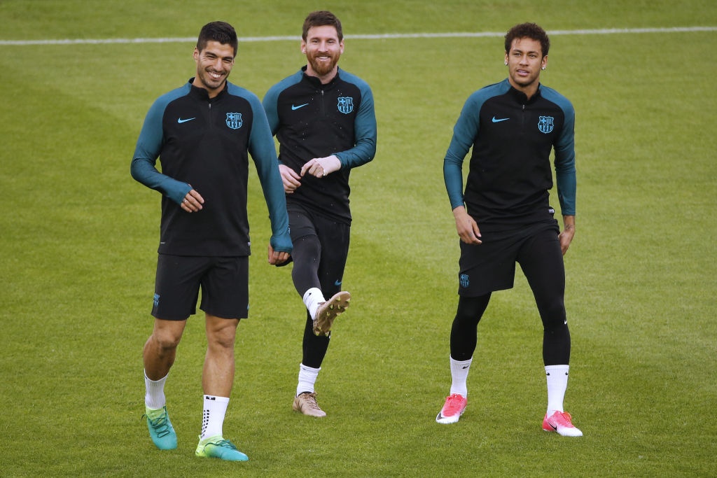 Barca xếp vòng tròn đá bóng ma ảnh 3 Barca xep vong tron da bong ma anh 3