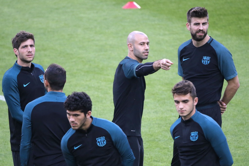 Barca xếp vòng tròn đá bóng ma ảnh 8 Barca xep vong tron da bong ma anh 8