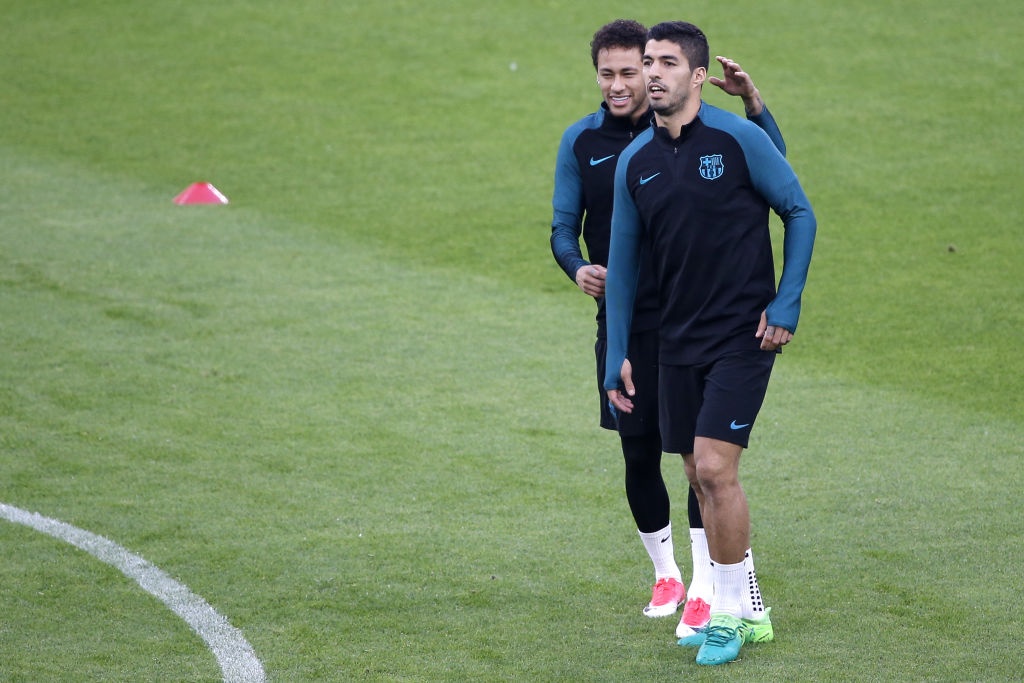 Barca xếp vòng tròn đá bóng ma ảnh 4 Barca xep vong tron da bong ma anh 4