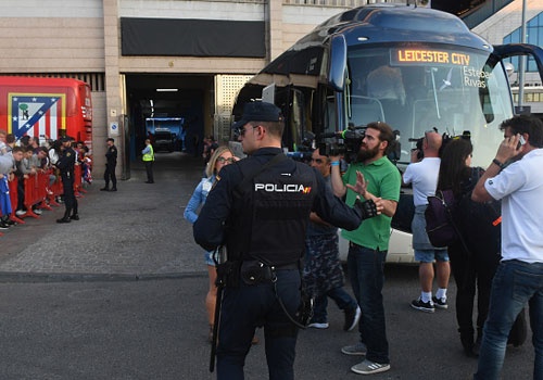 Co dong vien Leicester gay nao loan o Madrid hinh anh