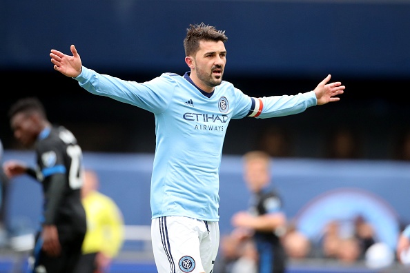 David Villa ghi bàn từ giữa sân ảnh 1 David Villa ghi ban tu giua san anh 1