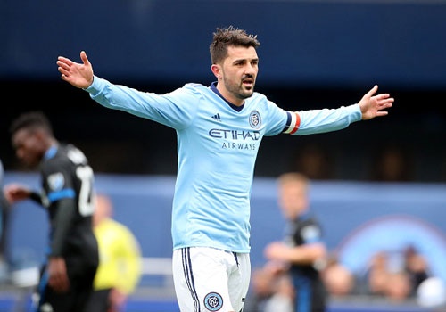 David Villa ghi ban tu giua san o giai nha nghe My hinh anh