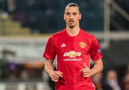 MU dung luong ky luc de giu chan Ibrahimovic hinh anh