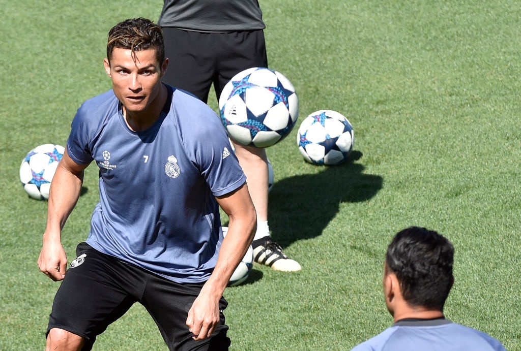 Ronaldo san sang giup Real ha Bayern anh 1