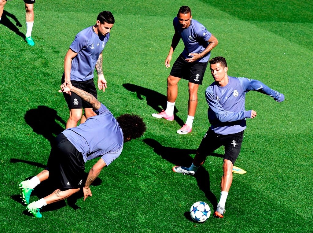 Ronaldo san sang giup Real ha Bayern anh 7