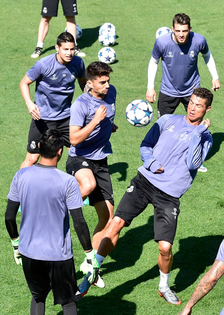 Ronaldo san sang giup Real ha Bayern anh 3