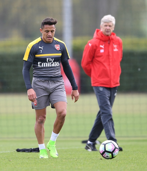 Wenger lo Arsenal không thể đuổi kịp MU ảnh 4 Wenger lo Arsenal khong the duoi kip MU anh 4