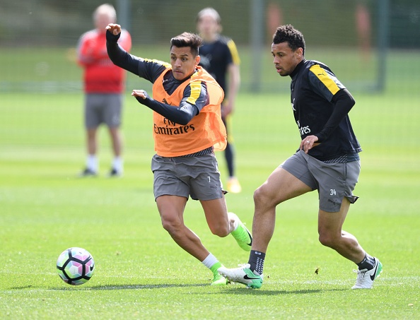 Wenger lo Arsenal không thể đuổi kịp MU ảnh 5 Wenger lo Arsenal khong the duoi kip MU anh 5