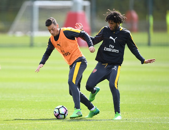 Wenger lo Arsenal không thể đuổi kịp MU ảnh 6 Wenger lo Arsenal khong the duoi kip MU anh 6