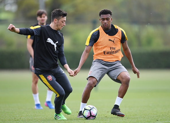 Wenger lo Arsenal không thể đuổi kịp MU ảnh 9 Wenger lo Arsenal khong the duoi kip MU anh 9