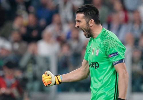 So sanh tuoi trung binh cua 8 doi o tu ket Champions League hinh anh