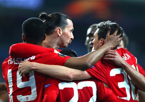 Cau thu MU khoe vao ban ket Europa League tren mang xa hoi hinh anh