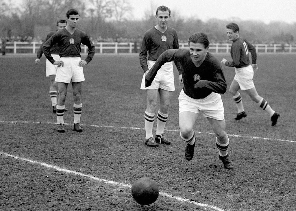 Messi gia nhap 10 chan sut huyen thoai anh 4