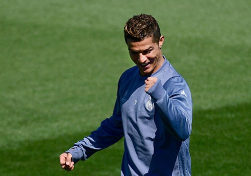 Ronaldo phan khich trong tro choi bong ma dinh cao hinh anh