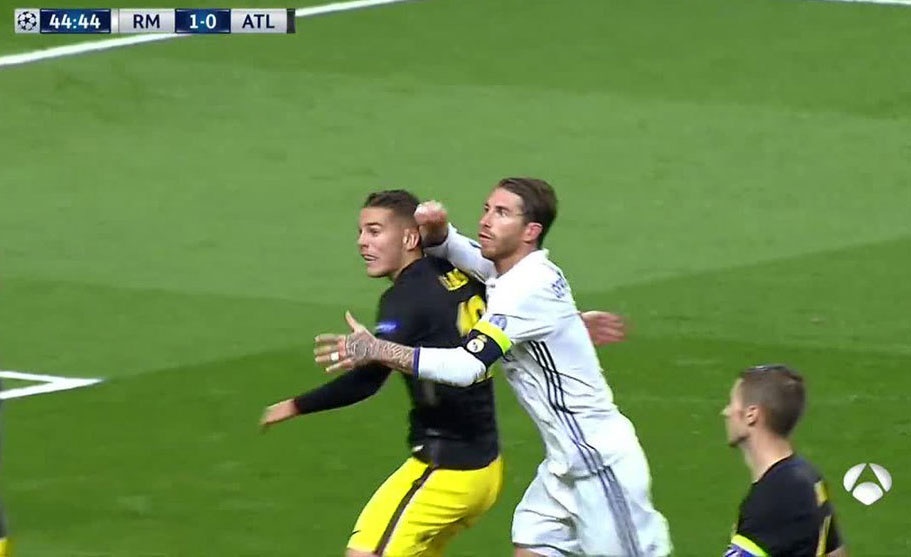 Ramos không phải nhận thẻ đỏ là đúng ảnh 1 Ramos khong phai nhan the do la dung anh 1