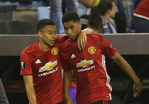 Cau thu MU khoe chien thang tren mang xa hoi hinh anh