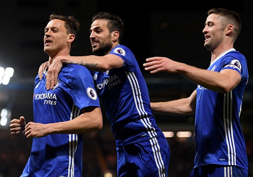 Chelsea bo xa Tottenham 7 diem trong cuoc dua vo dich Premier League hinh anh