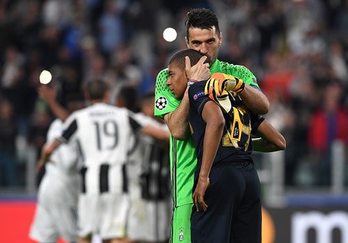Buffon an ui Mbappe sau khi loai AS Monaco o ban ket Champions League hinh anh