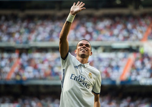 Lo dien ngoi sao dau tien chia tay Real sau mua nay hinh anh