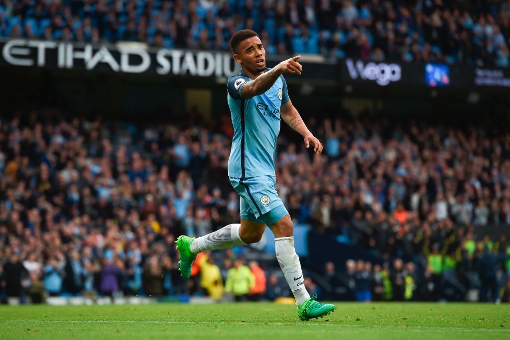 Man City tro lai top 3 Premier League anh 2