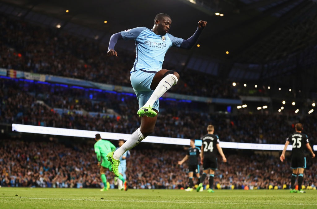 Man City tro lai top 3 Premier League anh 4