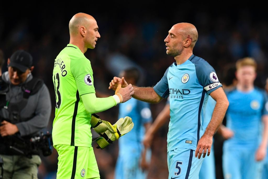 Man City tro lai top 3 Premier League anh 7