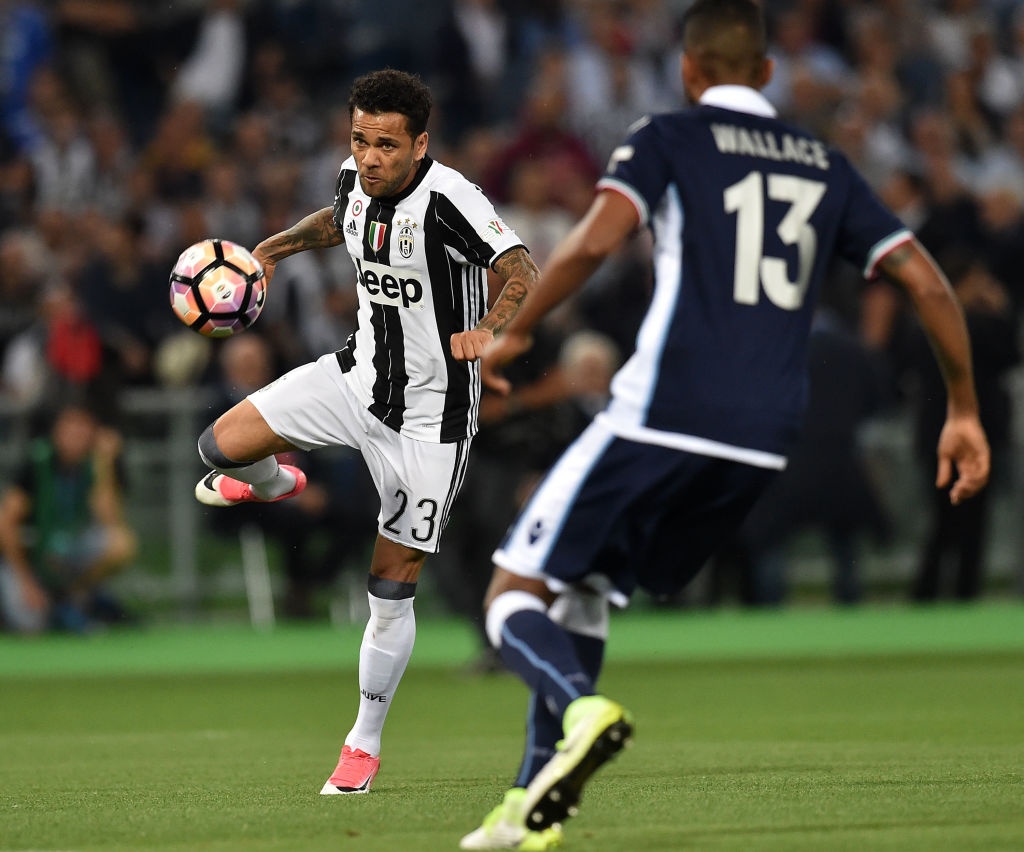 Juve mo dau cho cu an ba danh hieu anh 1