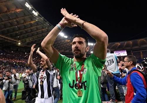 ‘Juve vo dich Champions League, Buffon se doat Qua bong vang’ hinh anh