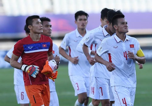 HLV Hoang Anh Tuan: 'U20 Viet Nam van con co hoi di tiep' hinh anh