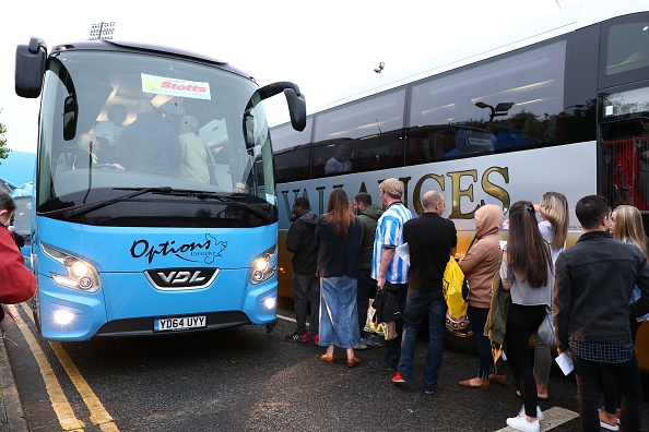 Tac duong truoc tran dau dat gia nhat anh 1